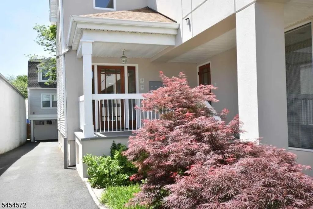 676 Bloomfield Ave, Bloomfield Twp.