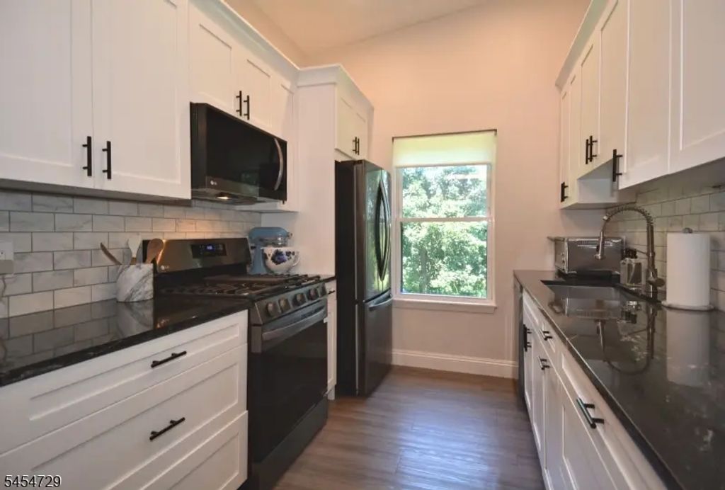816 Spruce Hills Dr, Glen Gardner Boro