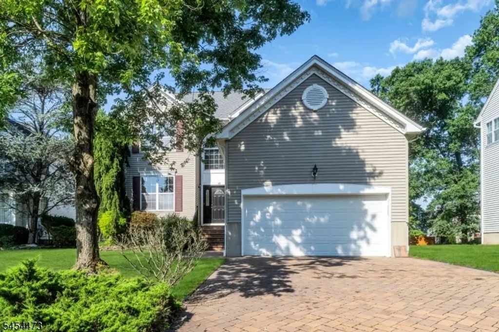 10 Sutton Ct, Bridgewater Twp.