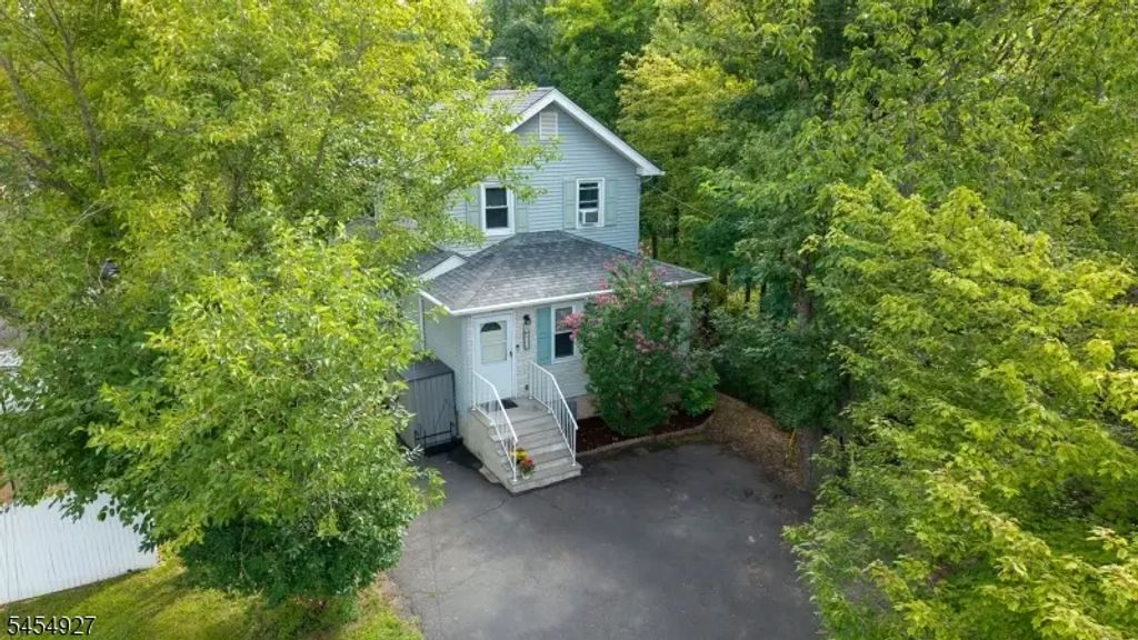 926 N Washington Ave, Green Brook Twp.