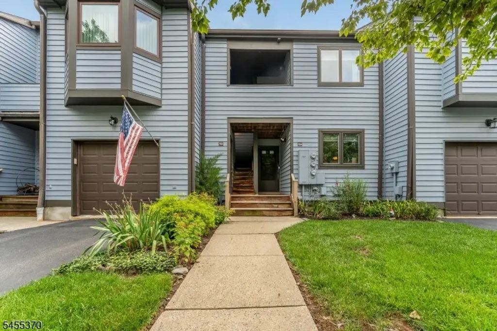 705 Clark Cir, Raritan Twp.