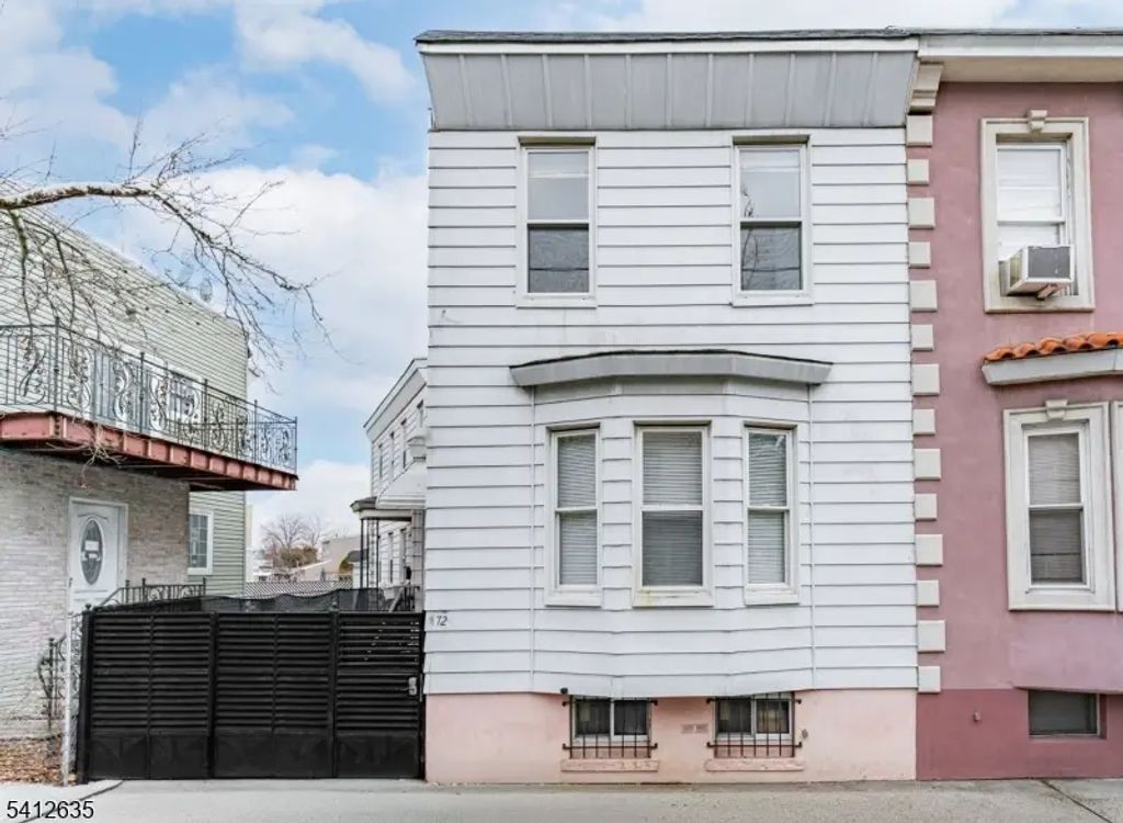 72 Lang St, Newark City