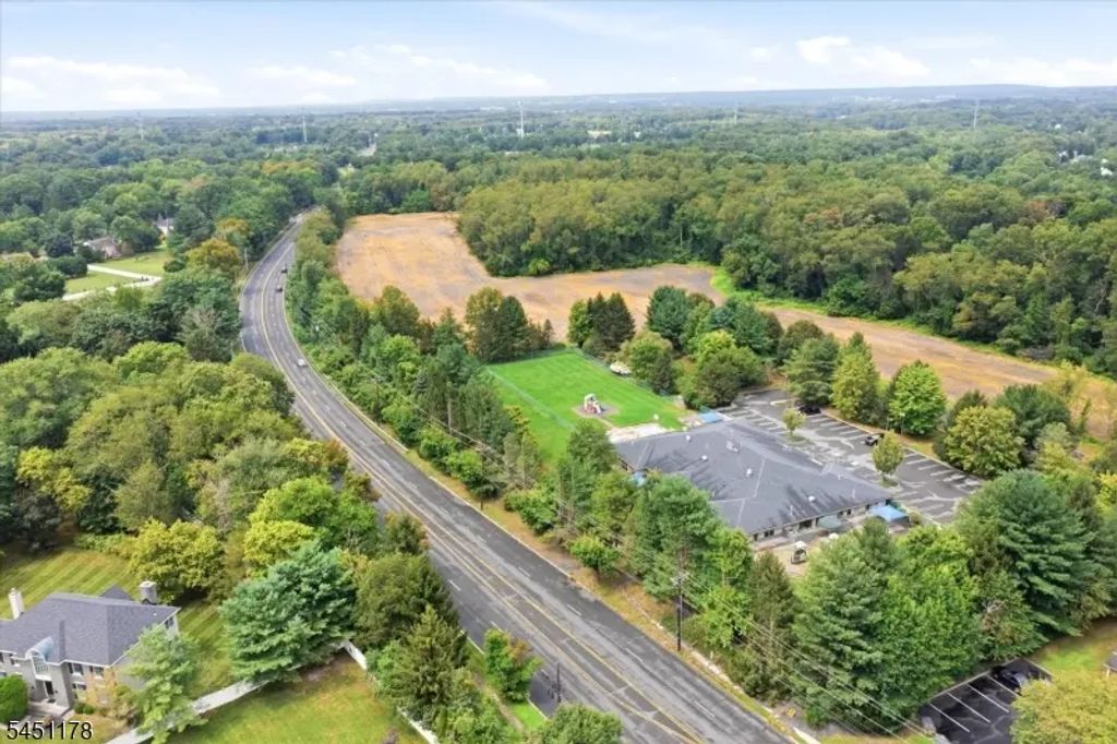 1 Kinder Ct, West Windsor Twp.