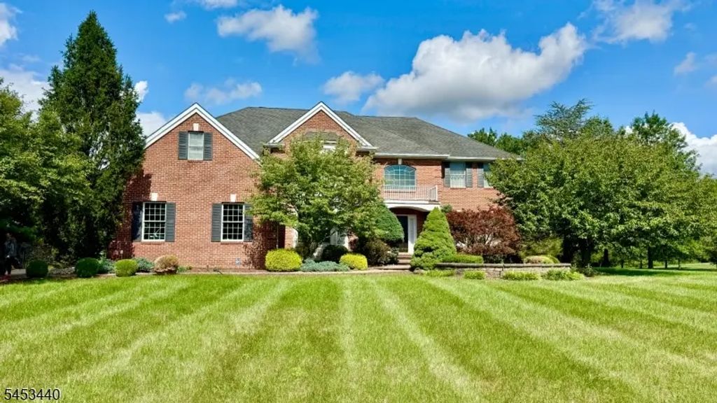 12 Daisy Ct, Montgomery Twp.