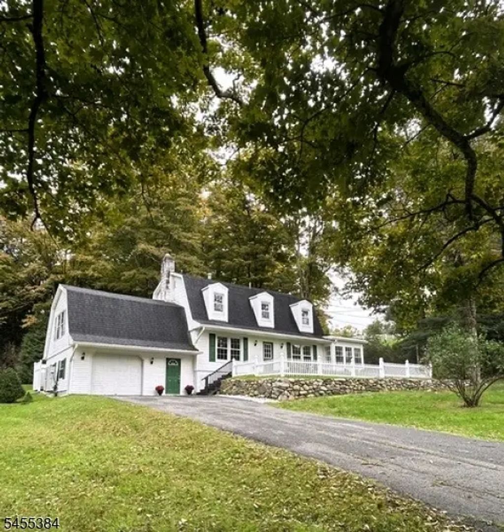2 Millbrook Stillwater Rd, Hardwick Twp.