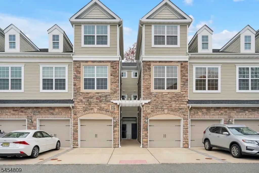 308 Rotando Way, Morris Plains Boro