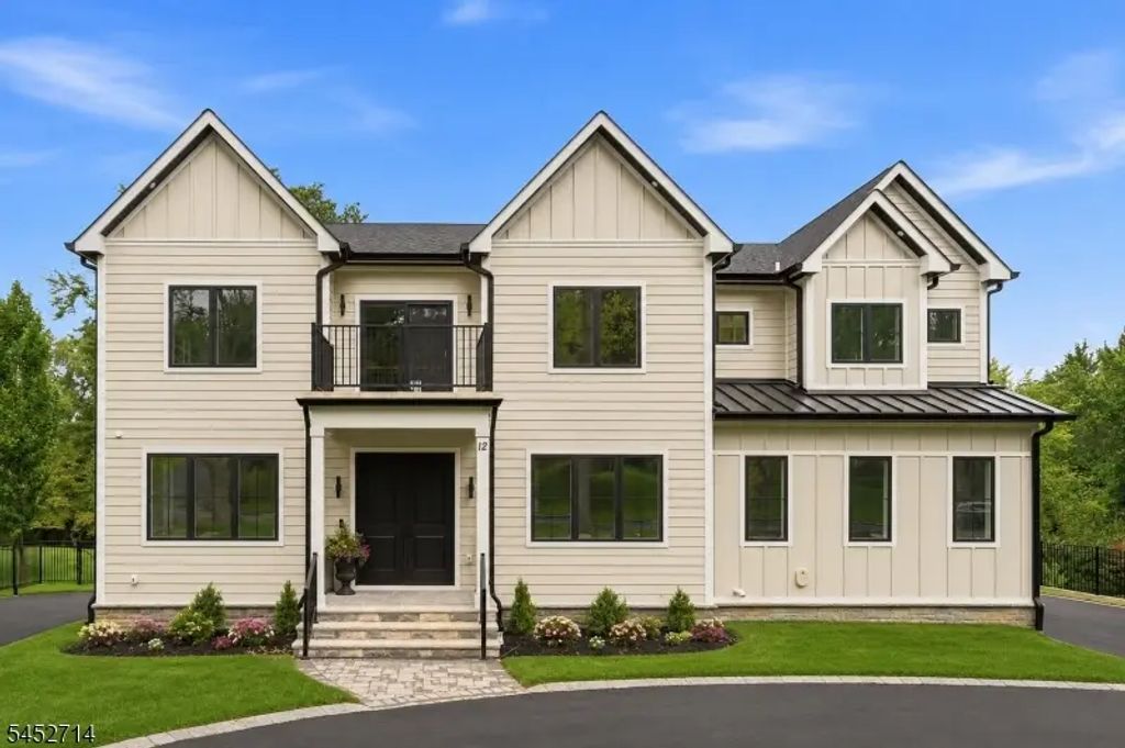 12 Tilden Ct, Livingston Twp.