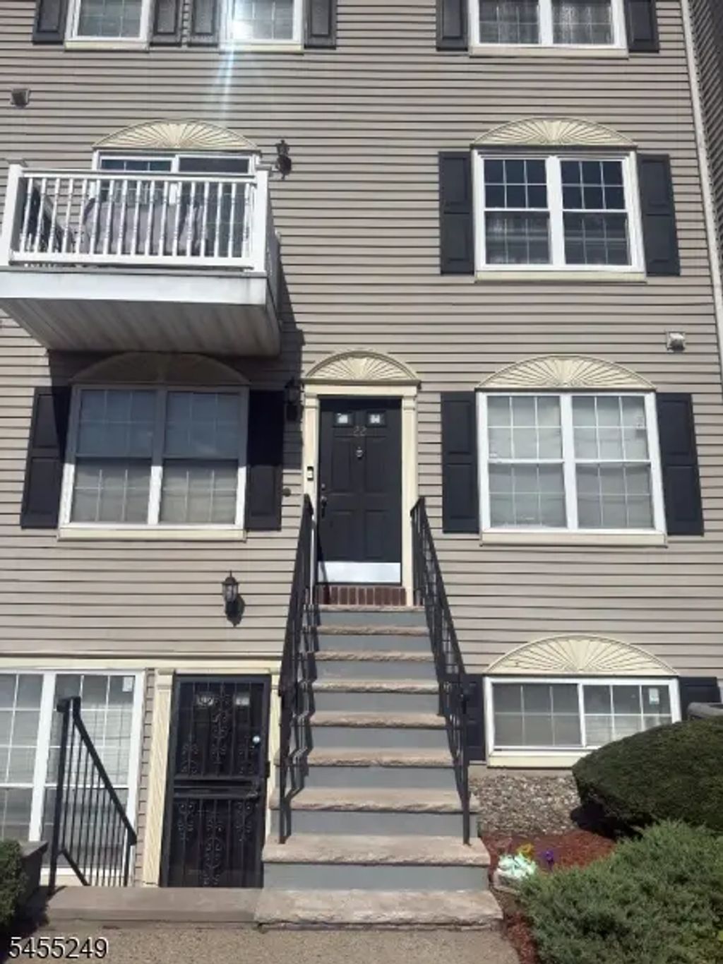 22 Seton Hall Dr, Newark City