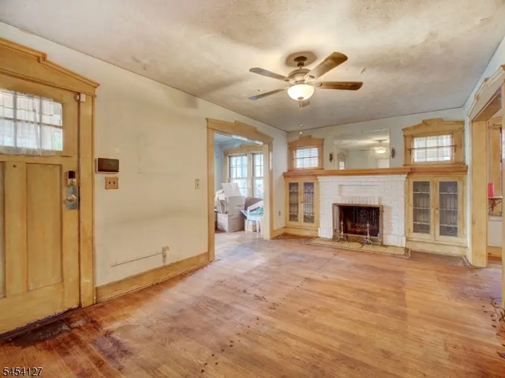 8 Whitman Ave, East Orange City