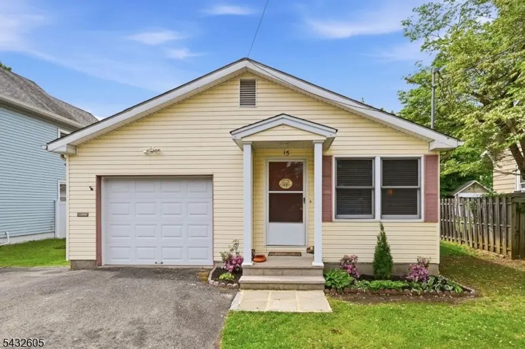 15 Orchard St, Bloomingdale Boro