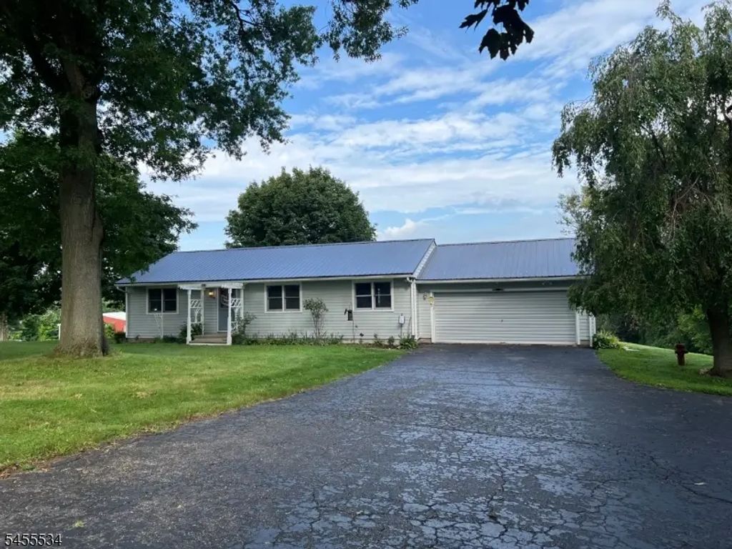 151 Petticoat Ln, Clinton Twp.