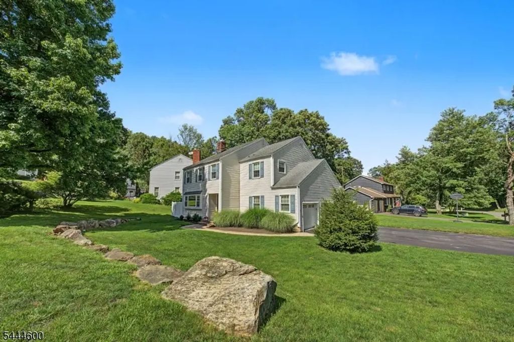 1 Cardinal Dr, Sparta Twp.