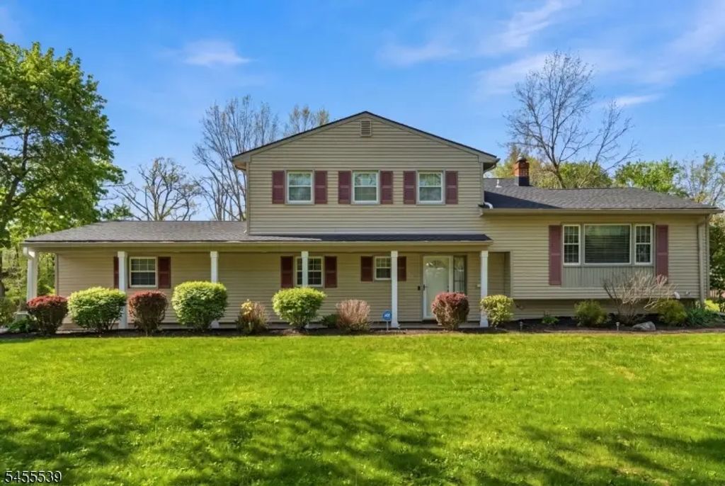 61 Queen Anne Dr, Bernards Twp.