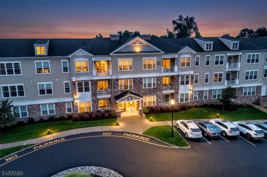 5208 Veterans Dr, Rockaway Twp.