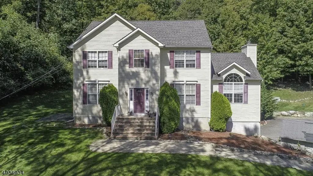 145 Mountain Lake Rd, White Twp.