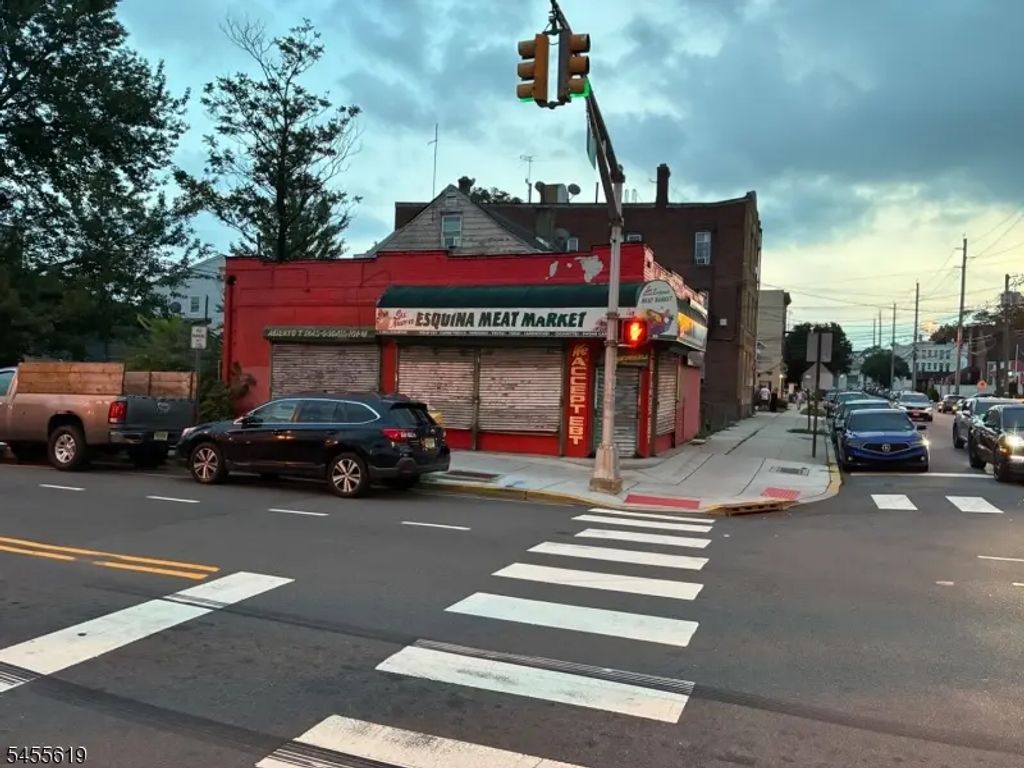 337 Oak St, Passaic City