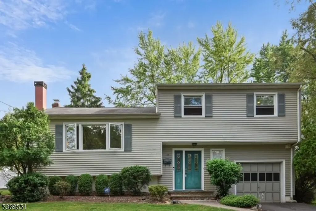 44 Brandon Ave, Livingston Twp.