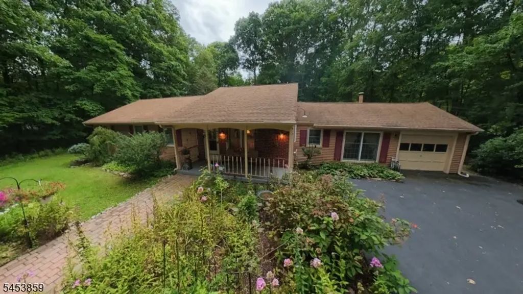 81 Possaghi Rd, Hampton Twp.