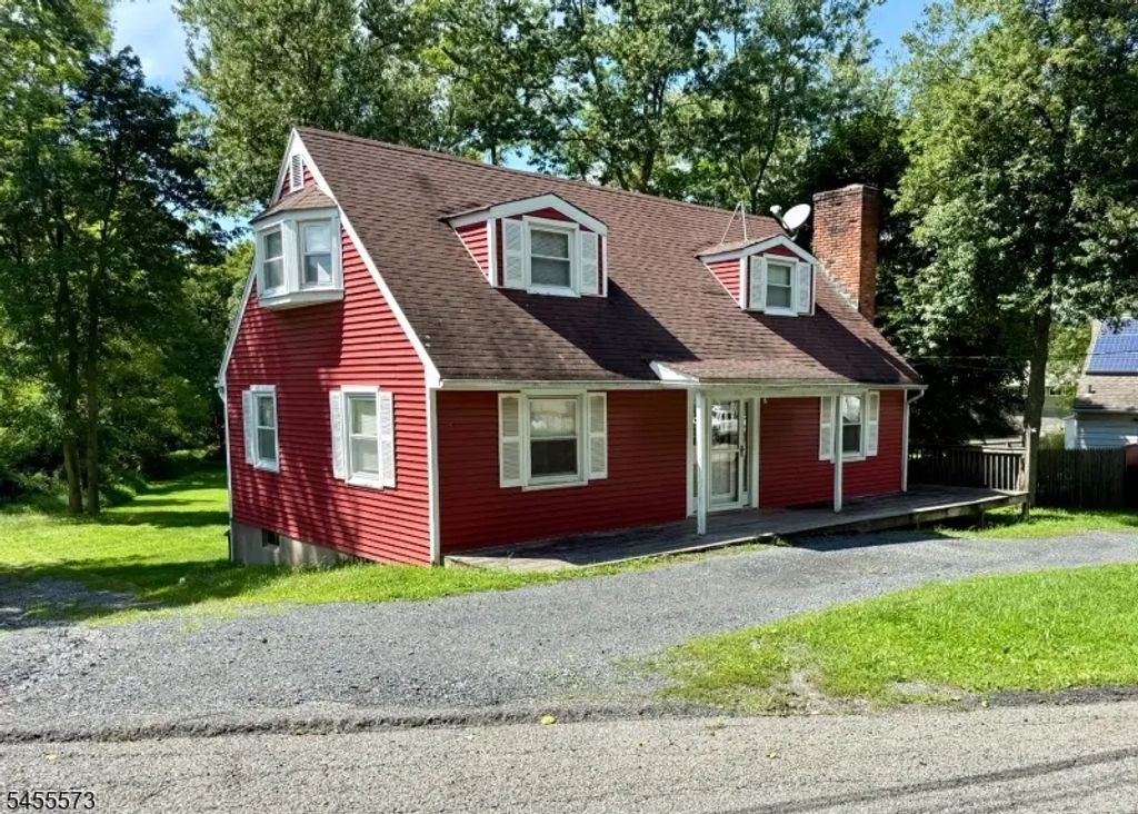 12 Shady Ln, Newton Town