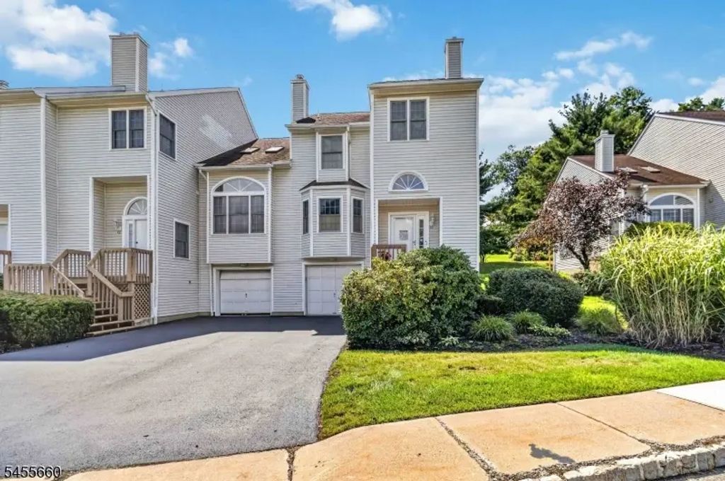 44 Ryan Ln, Lincoln Park Boro