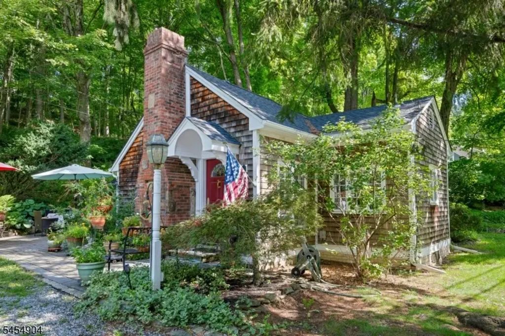 23 Combs Hollow Rd, Randolph Twp.