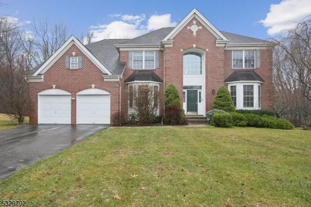 15 Shadow Hill Way, Washington Twp.