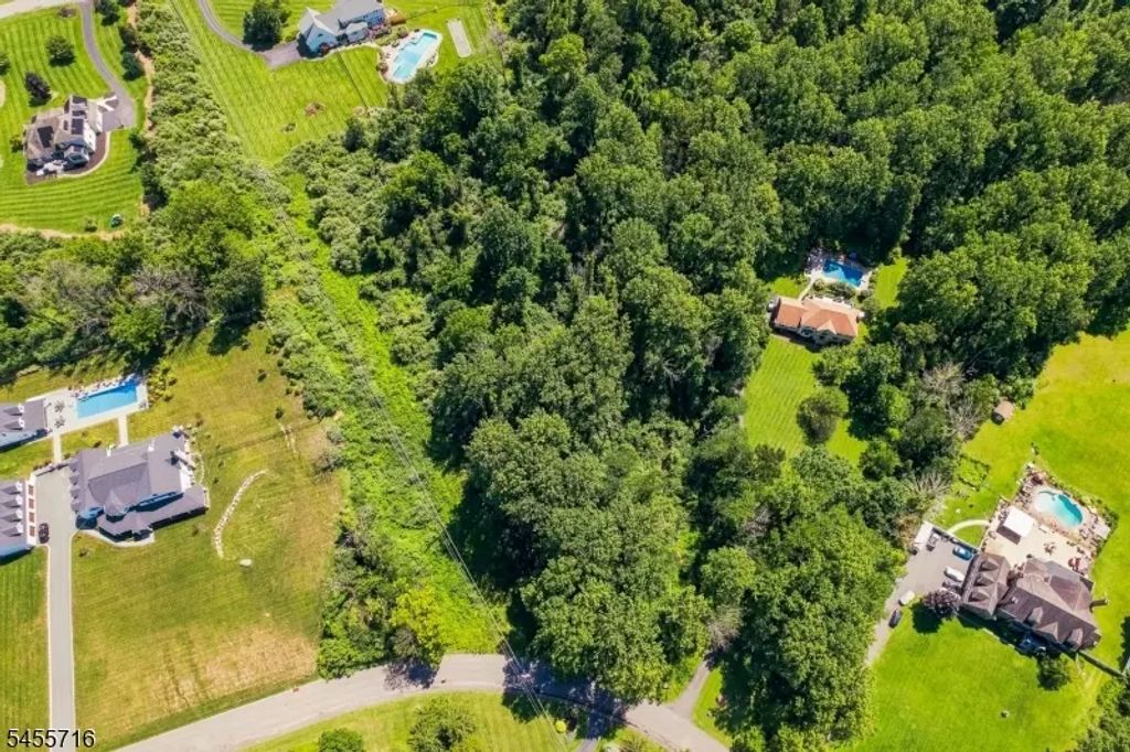 17 Woodfield Rd, Green Twp.