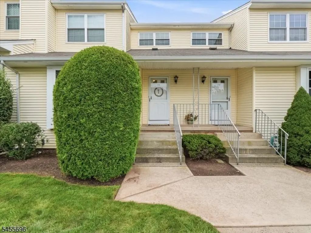 74 Freemont Ct, Franklin Twp.