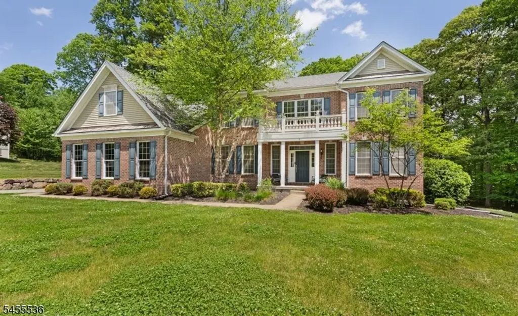 4 Sovereign Dr, Mount Olive Twp.