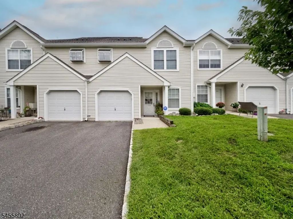 1102 Fox Hill Pl, Holland Twp.