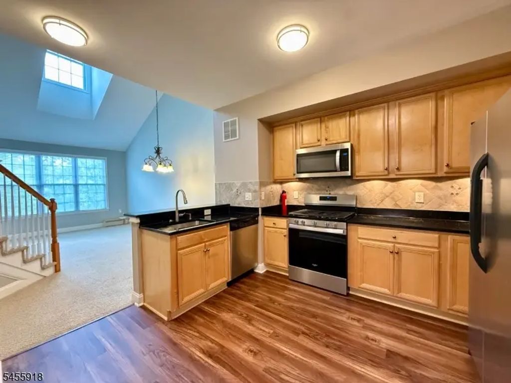 1420 Wharton Ct, Riverdale Boro