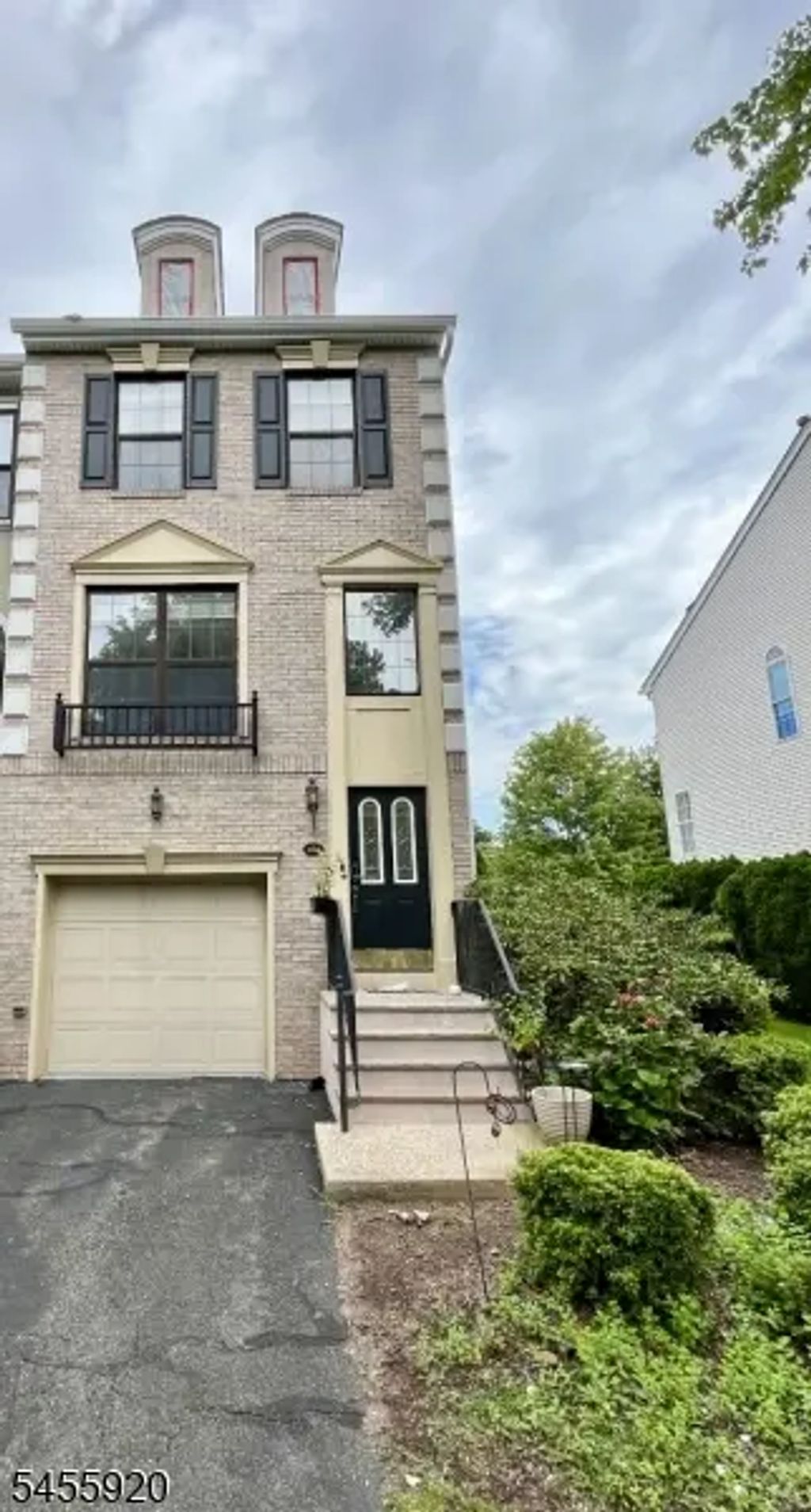 456 Hartford Dr, Nutley Twp.