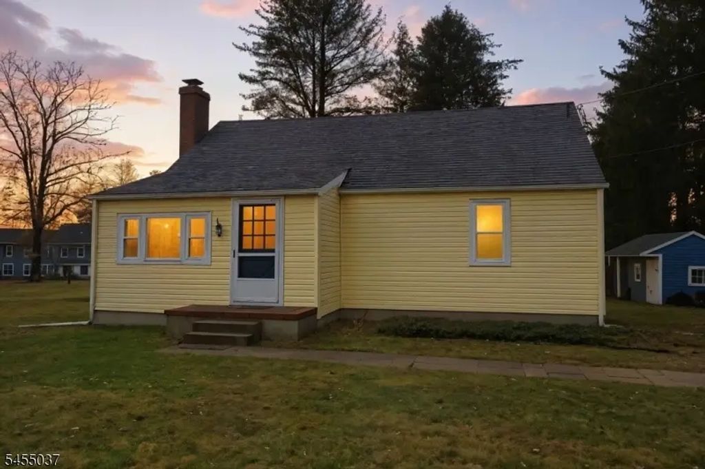 131 Crusher Rd, Hopewell Twp.