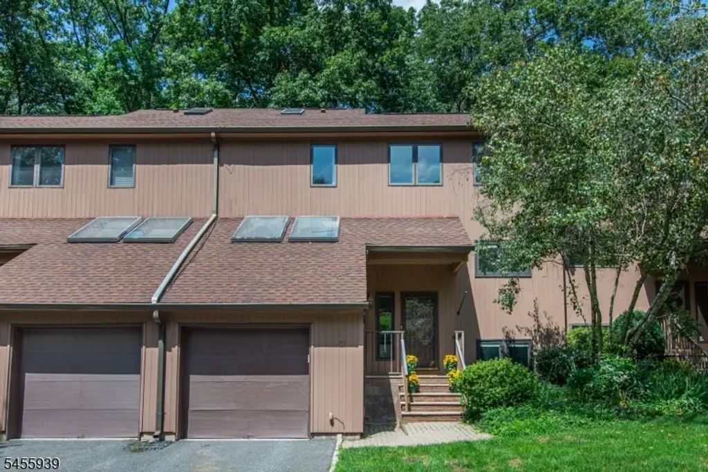 31 Lockley Ct, Mountain Lakes Boro