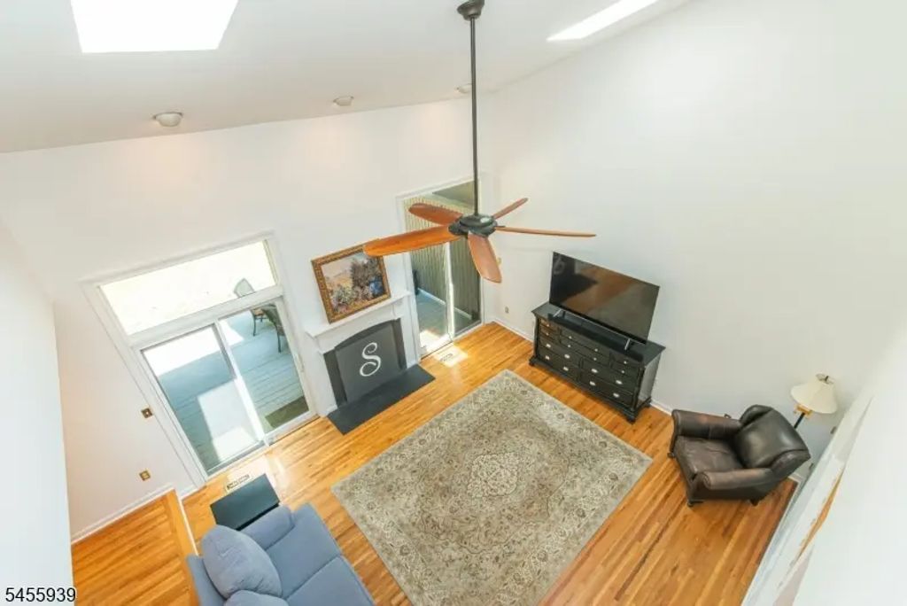 31 Lockley Ct, Mountain Lakes Boro