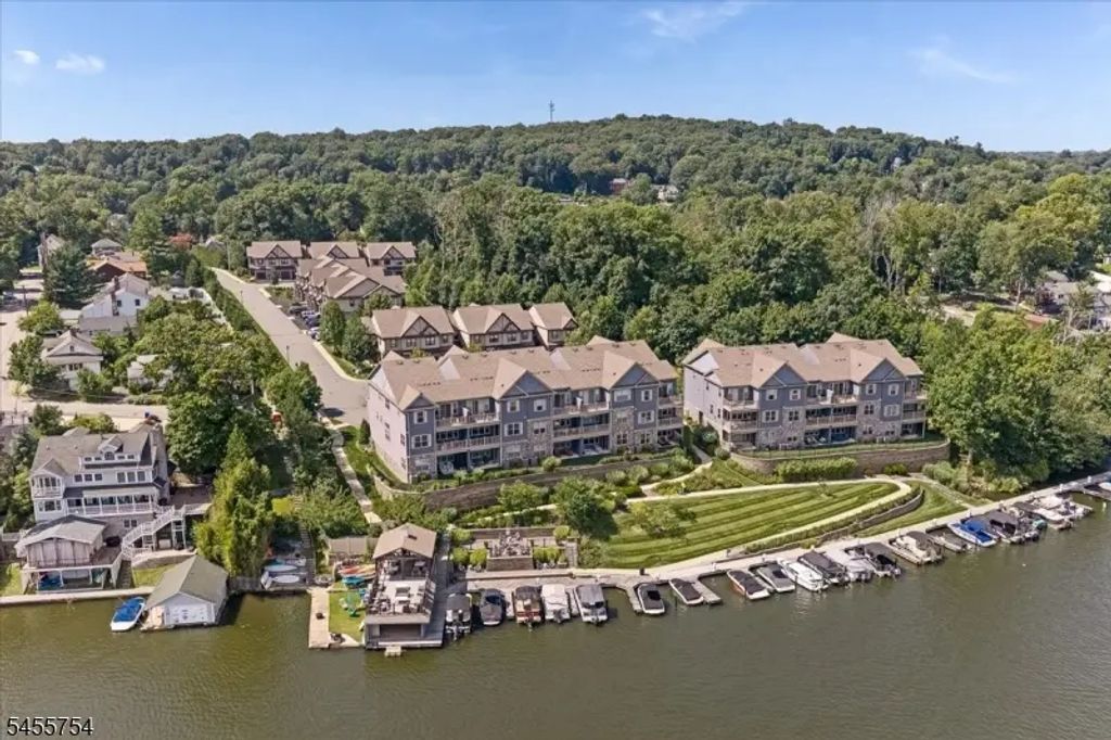 103 Mariners Pointe, Hopatcong Boro