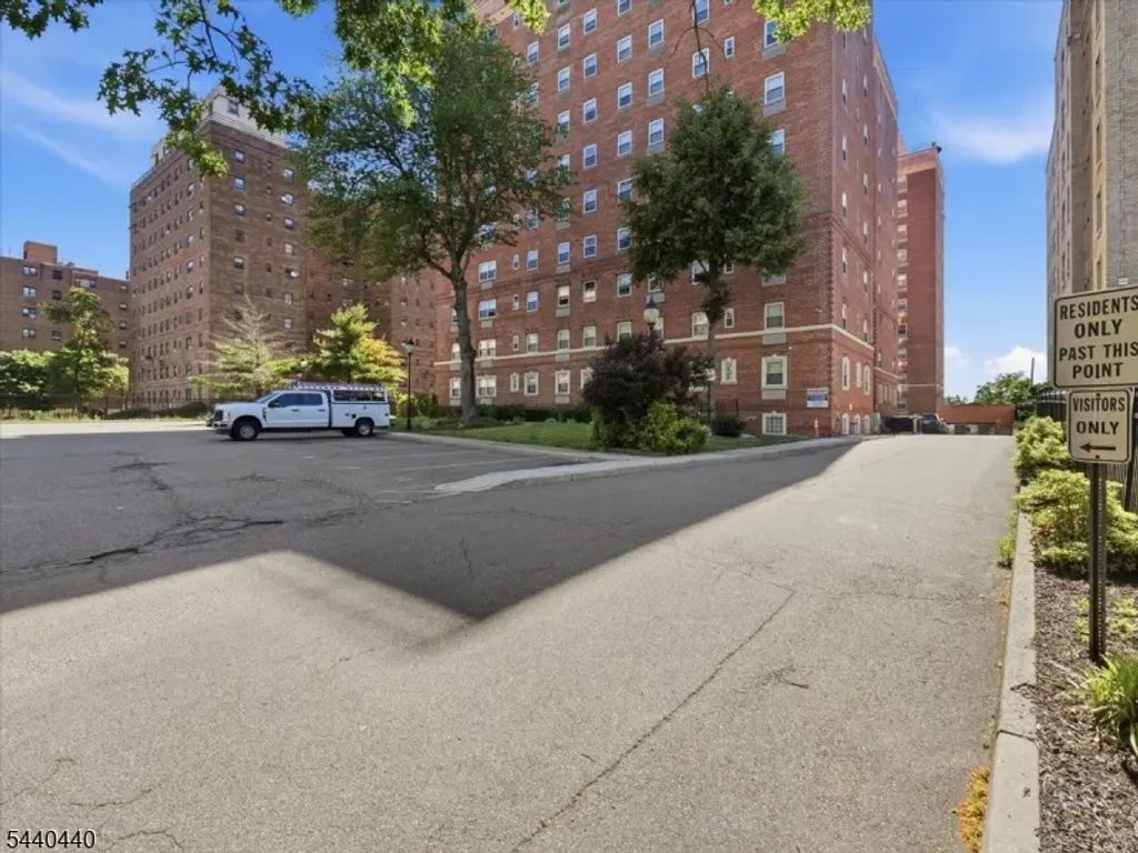 70 S Munn Ave, East Orange City