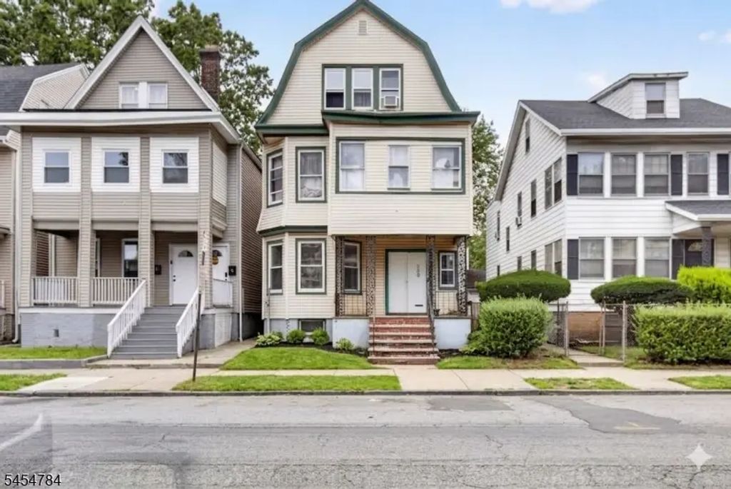 529 S Clinton St, East Orange City