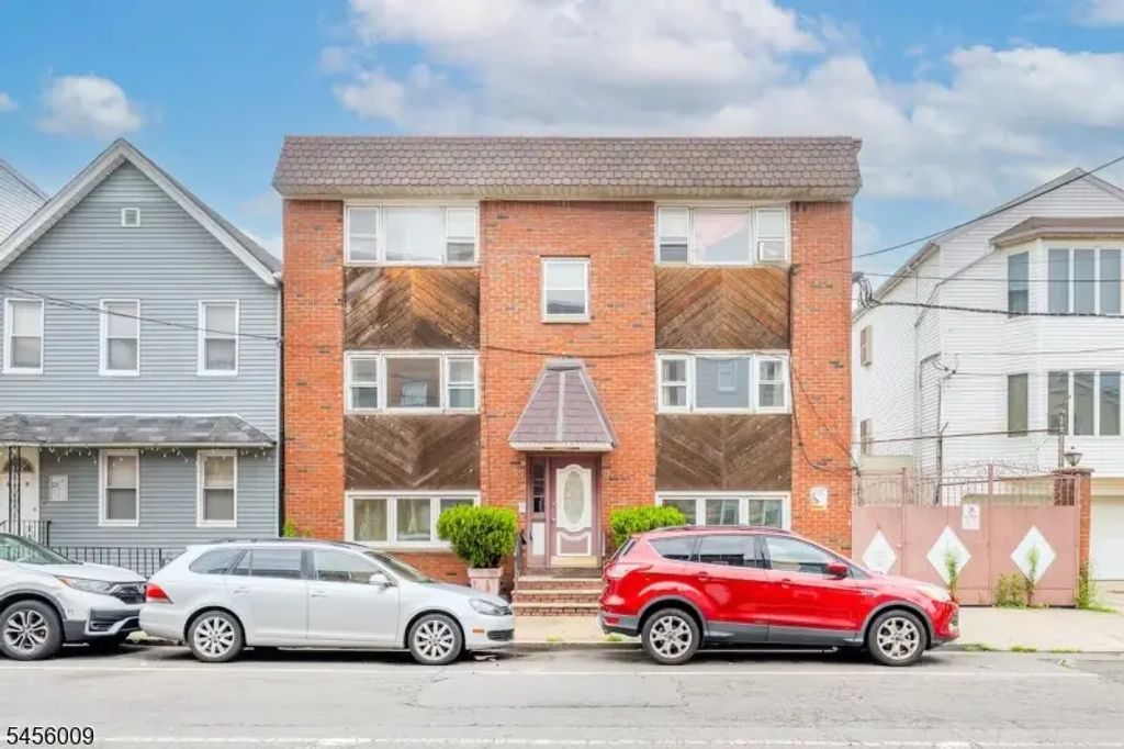 33-35 Adams St, Newark City