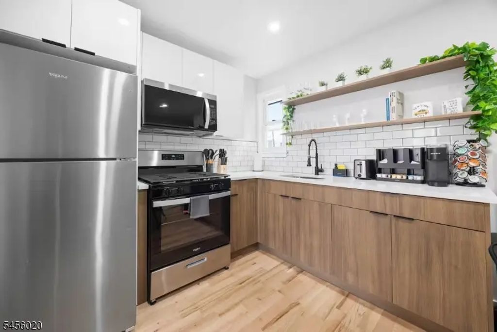 33-35 Adams St, Newark City