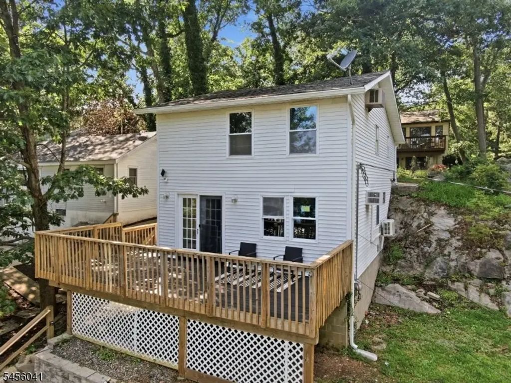 14 Cabin Spring Trl, Byram Twp.