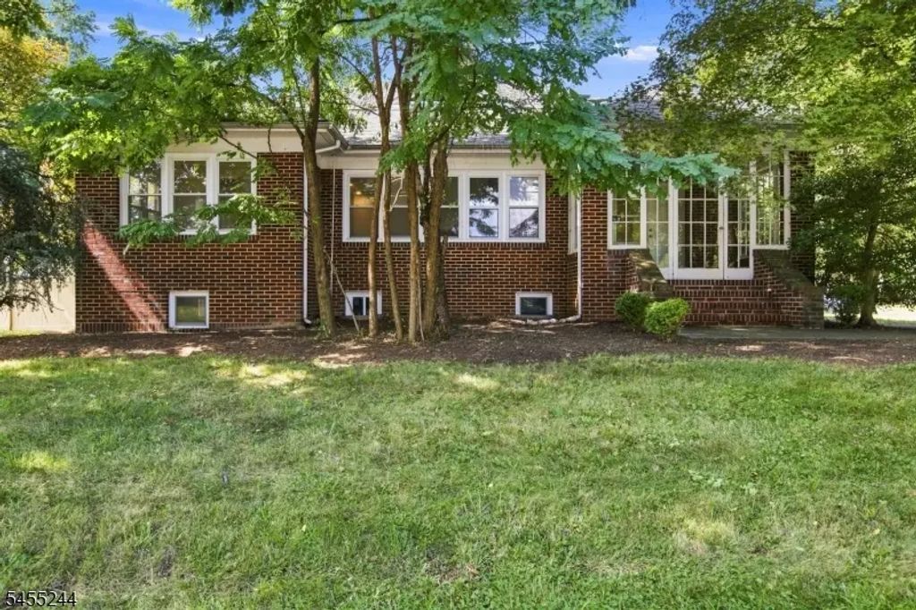 133 Warrenville Rd, Green Brook Twp.