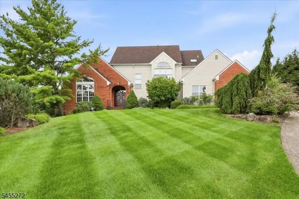30 Homewood Dr, Morris Twp.