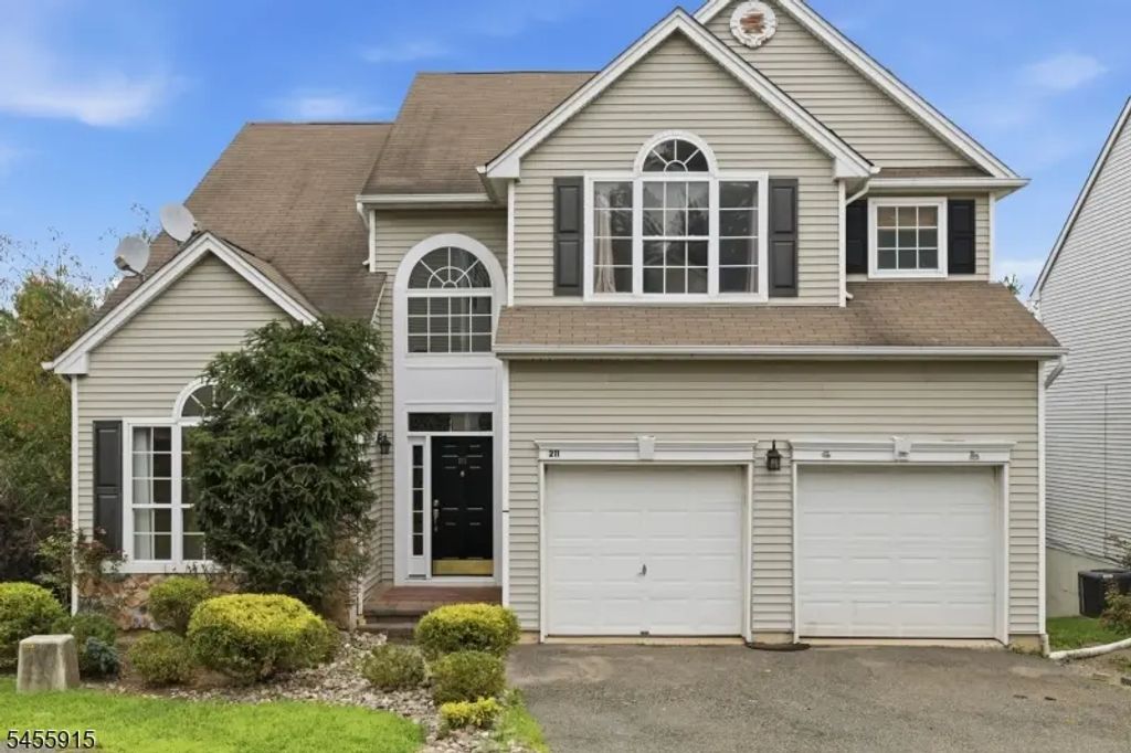 211 Winding Hill Dr, Mount Olive Twp.