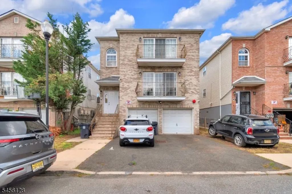 13 Lisa Ct, Newark City