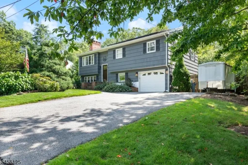 157 Mountain Cir, West Milford Twp.