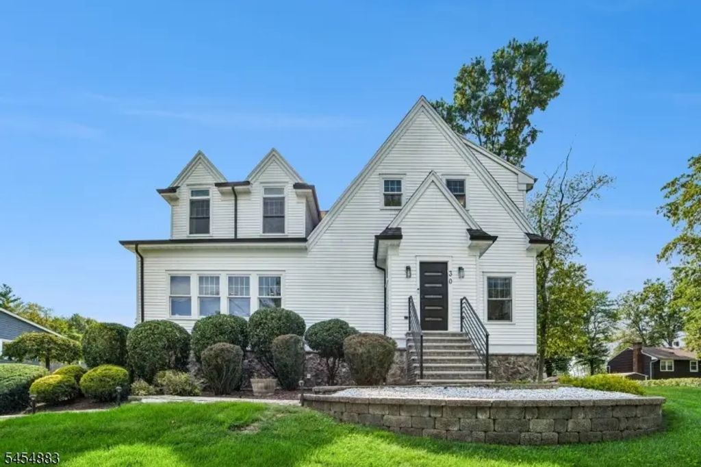 30 Groah Rd, East Hanover Twp.