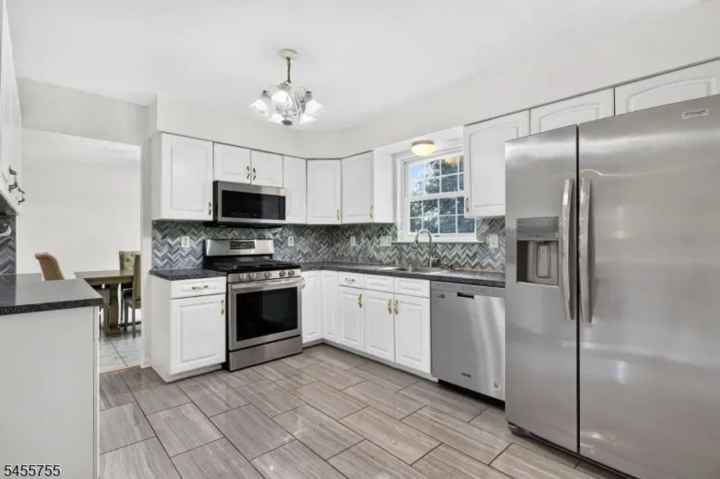 296 Remsen Ave, Woodbridge Twp.
