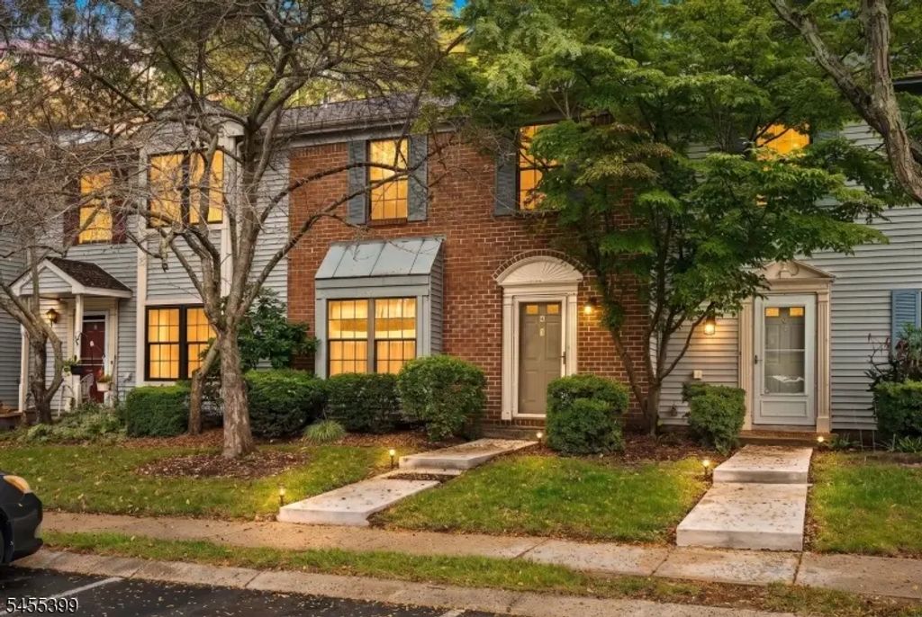 4 Pear Tree Ln, Franklin Twp.