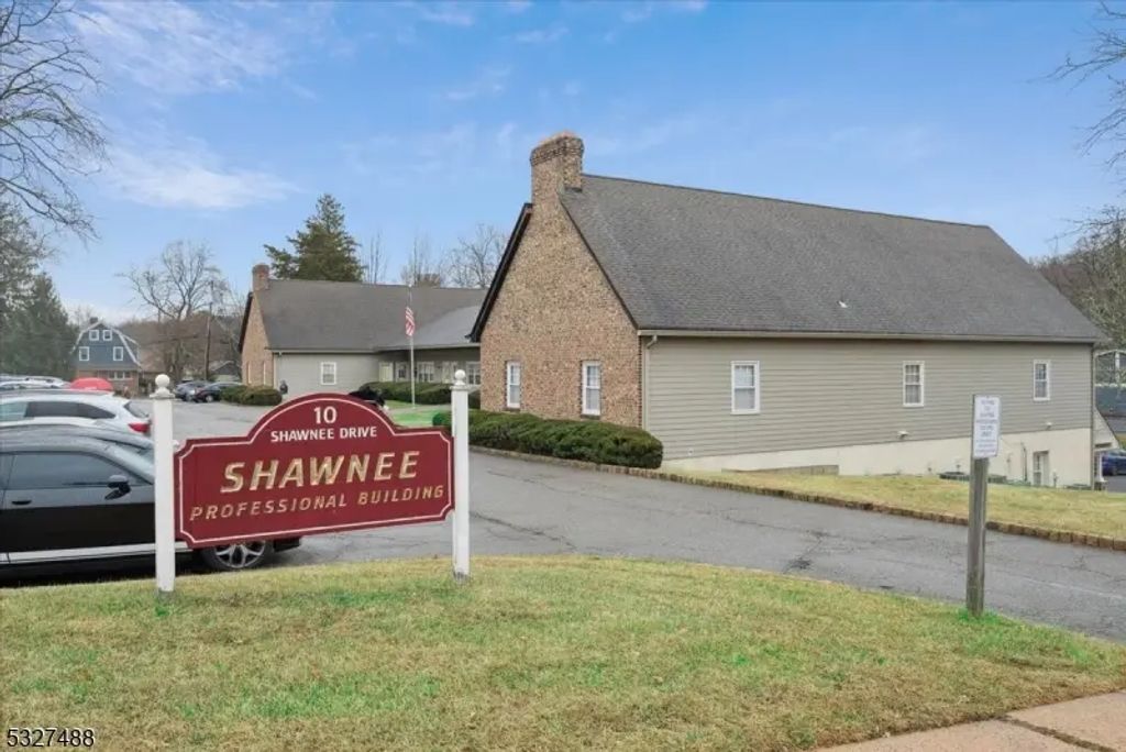 10 Shawnee Dr, Watchung Boro